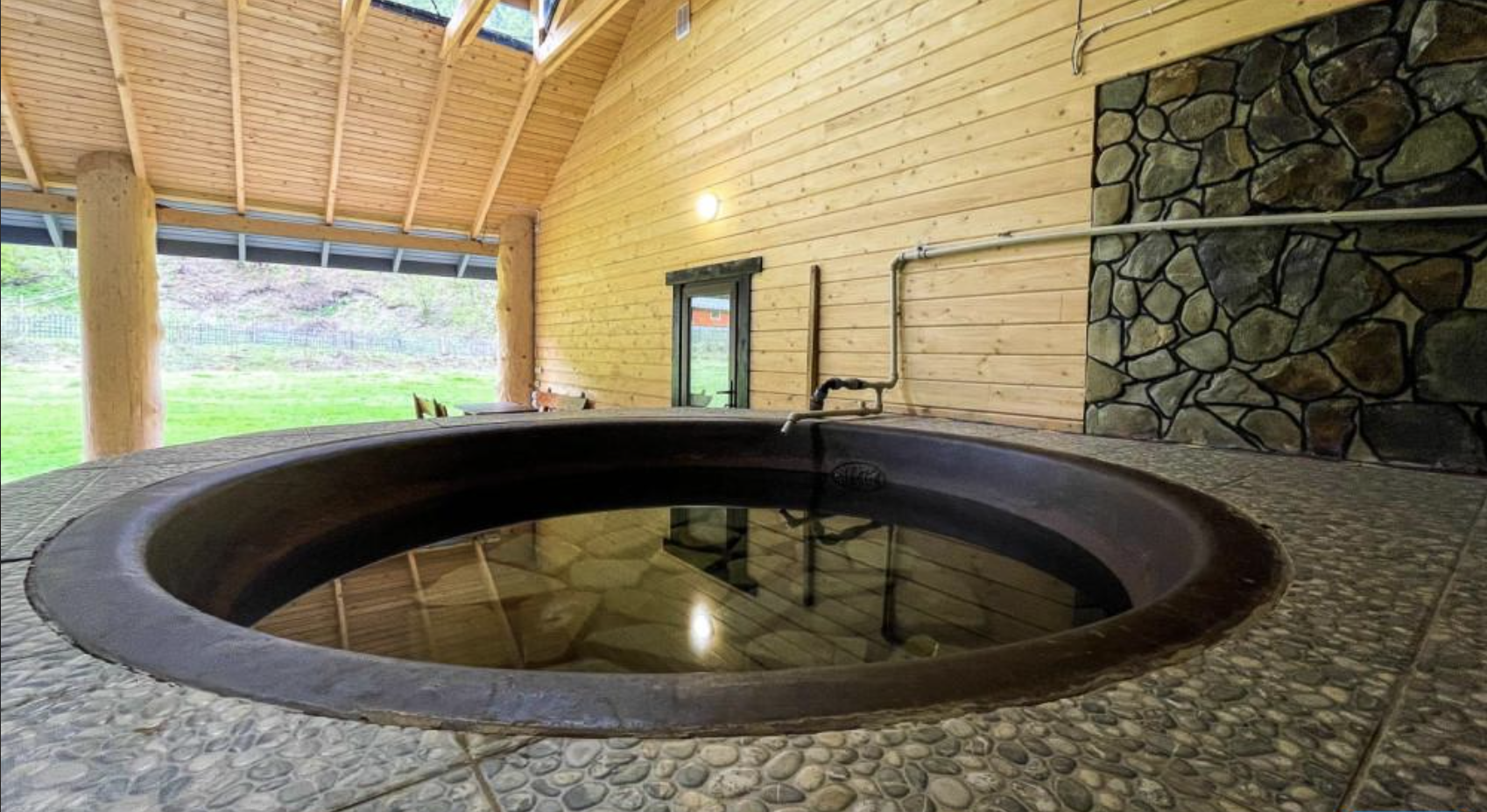 Гуцульські терми. У скільки обійдеться спа-відпочинок в Карпатах восени